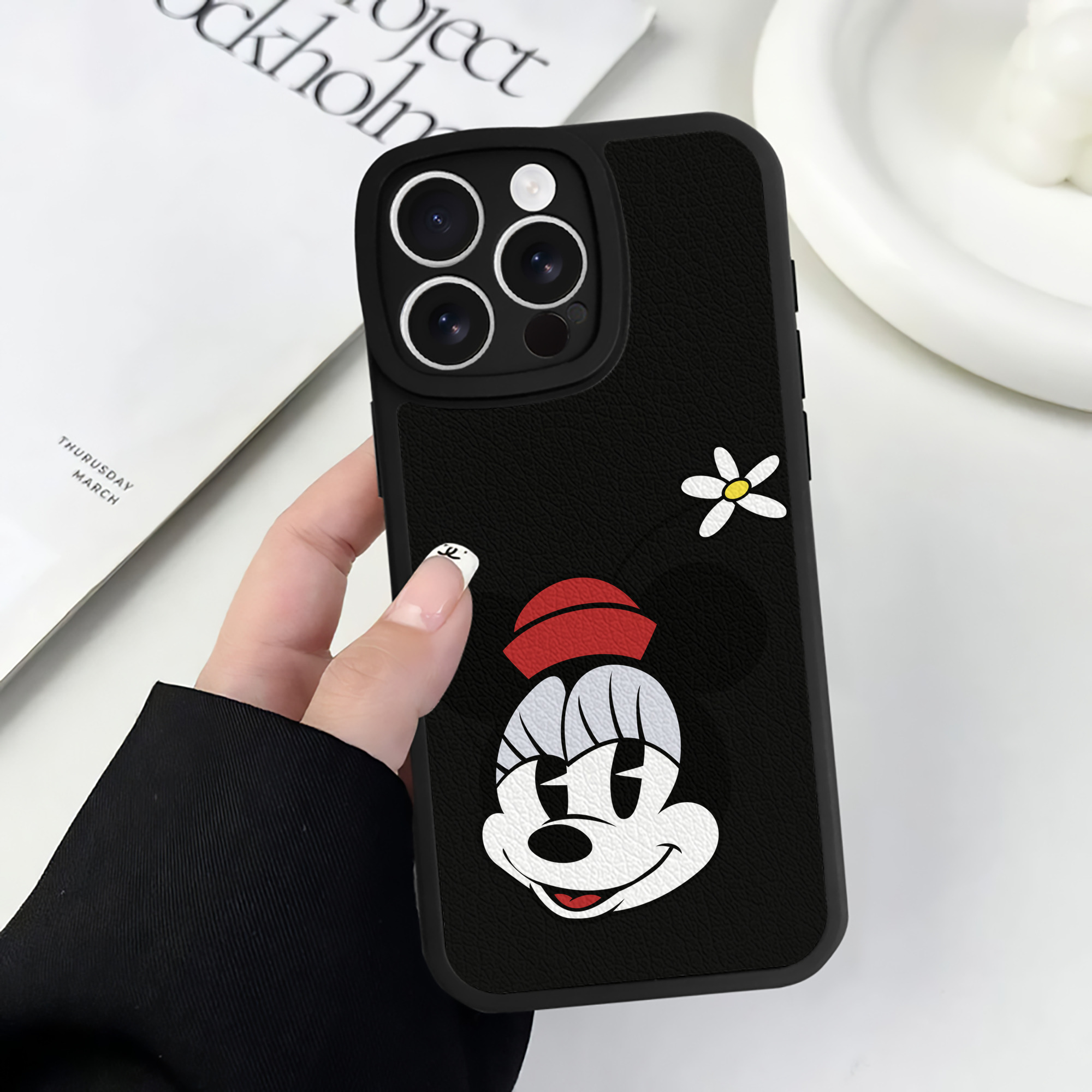 （画像用） ミッキーマウス Mickey Mouse 【iPhone 16シリーズ対応】シリコンスマホケース（レザー調） 材質：シリコン